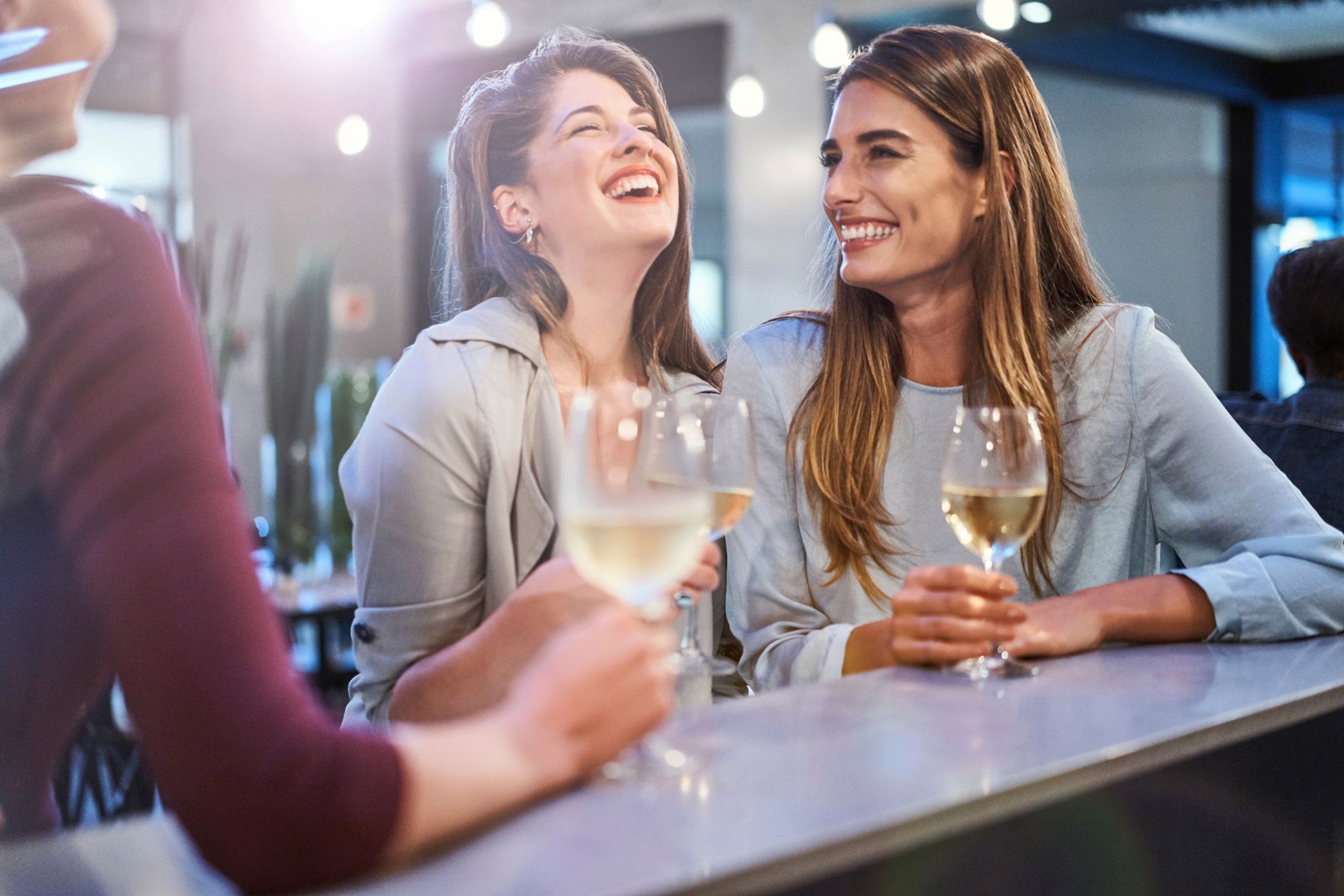 Phụ nữ nên làm tốt các quy tắc uống rượu cho riêng mình sẽ an toàn hơn.
